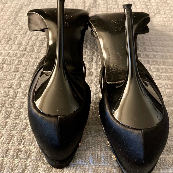 RENE CAOVILLA Crystal & Black Silk Pumps Size 38EU..
7.5 U.S. Fantastic Sexy - Picture 5 of 8